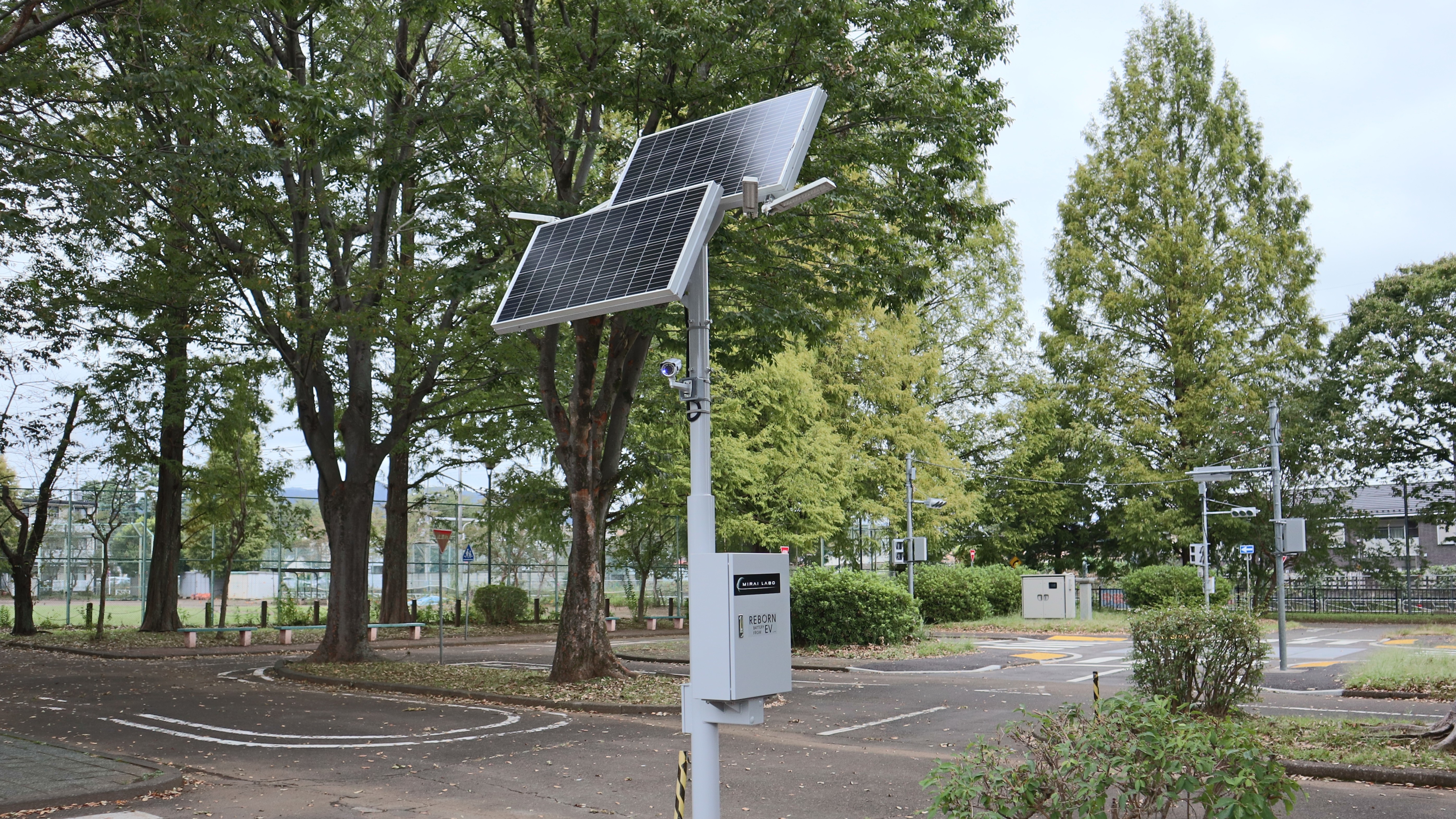 自律型スマート街路灯 THE REBORN LIGHT smart